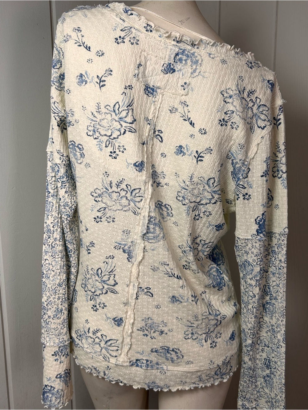 Free People We The Free Clover Printed Thermal Top XL blue Floral Long Sleeve - Picture 5 of 11